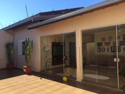 Casa para Venda, em Avaré, bairro Jardim das Orquideas, 3 dormitórios, 2 banheiros, 1 suíte, 4 vagas